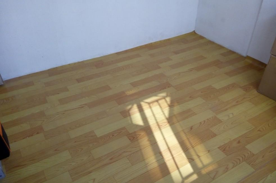 地板紙好還是地板革好？優(yōu)點缺點各有哪些？