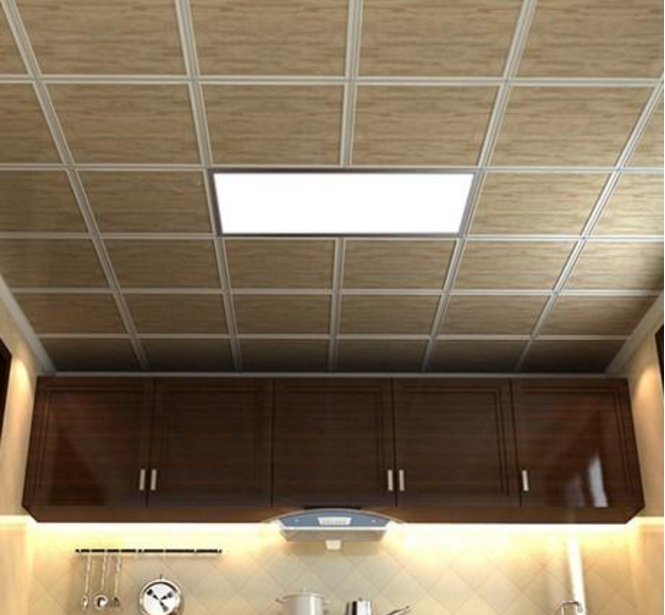 廚衛(wèi)吊頂買貴的，仍舊買克己的？